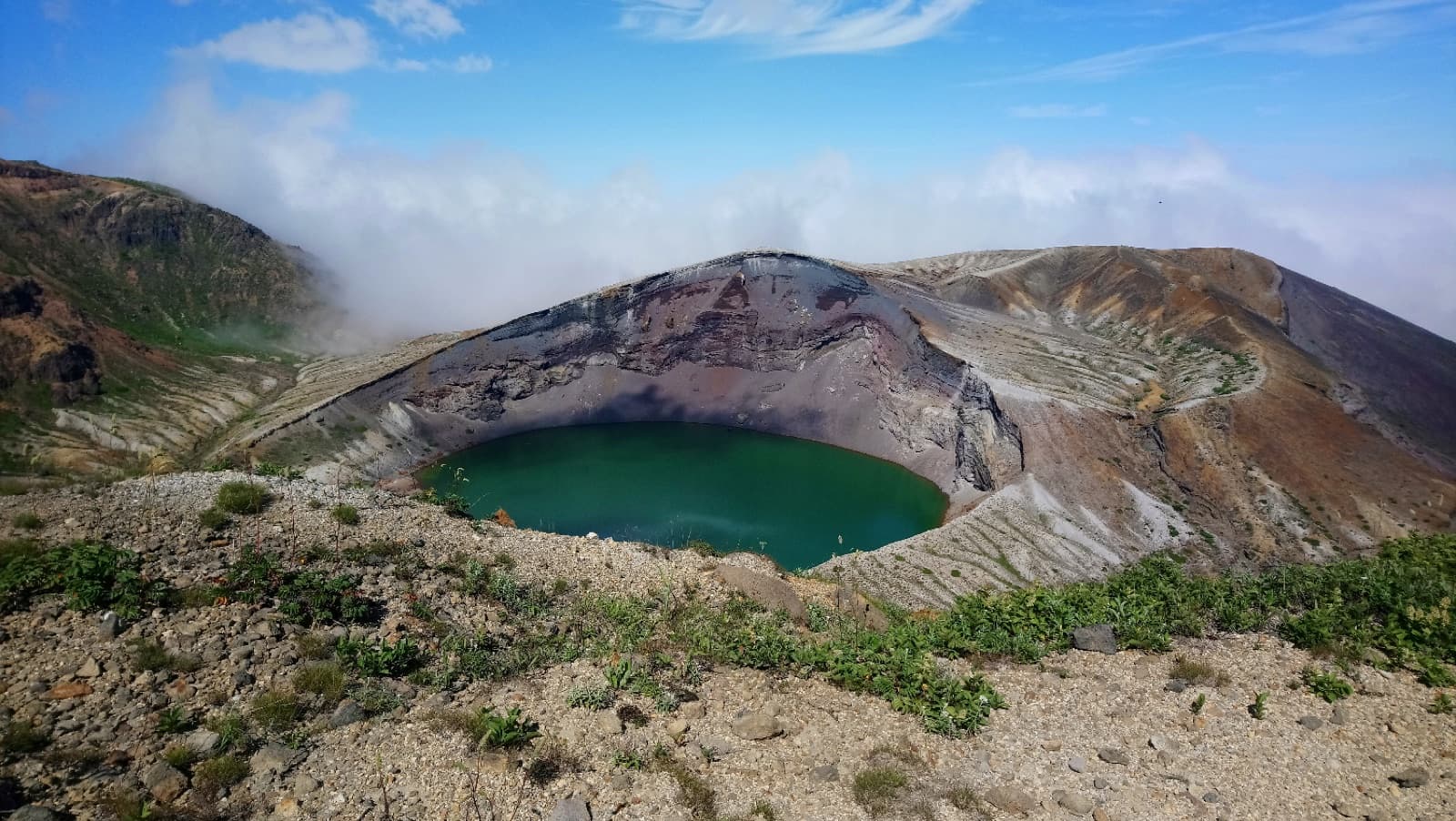 Lago da cratera Okama, no Monte Zao, na província de Yamagata